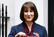Savers scramble to pull tax-free cash out of pensions amid fears Rachel Reeves could slash limit