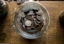 Research: More pension savers keep some of their retirement pot in cash
